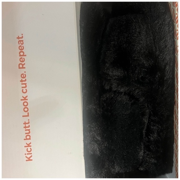 Fabletics • Fur Slip on Slippers - Picture 6 of 7